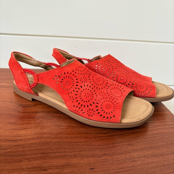 Clarks Women’s Reyna Swirl Orange Suede Sandals Shoes Perforated Comfort 8.5 M - Picture 4 of 9